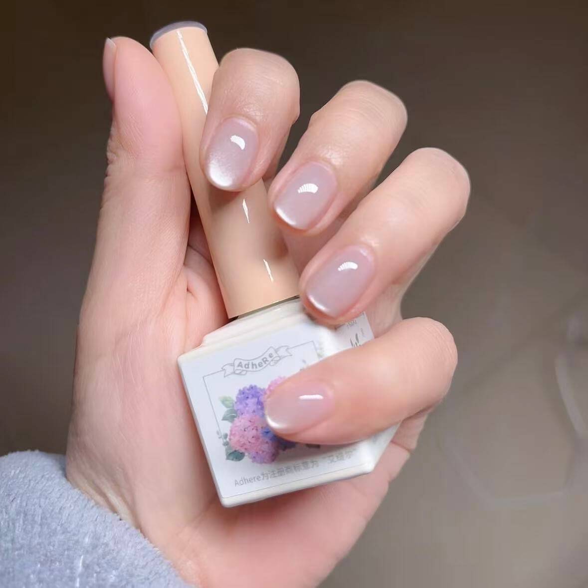 #270 Water Milky Nude magnetic cat eye gel polish featuring a soft translucent nude tone with milky undertones that creates a subtle 3D nail effect with gentle shimmer and reflective nail design, perfect for natural and elegant professional gel manicures with smooth salon-quality shine and multidimensional depth.