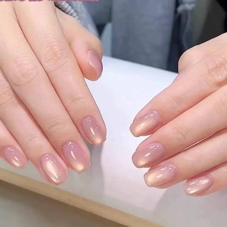 N10 Peach Champagne nude pink magnetic cat eye gel polish featuring a soft nude pink tone with warm peach and champagne undertones, creating a subtle 3D nail effect with delicate shimmer and reflective nail design, perfect for elegant everyday professional gel manicures with refined salon-quality shine and multidimensional depth.